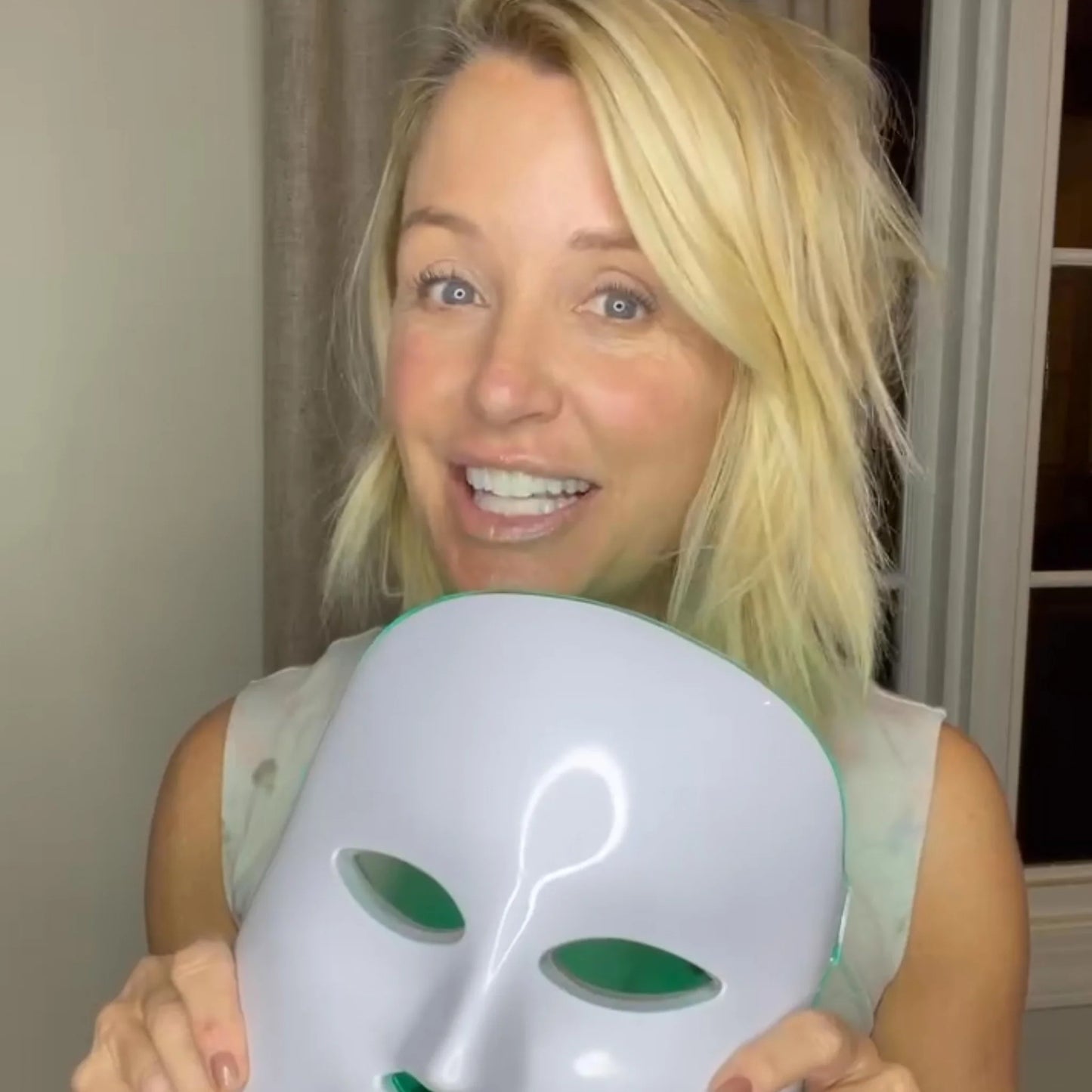 Face Skulpt™ LED Light Therapy Effective Mask